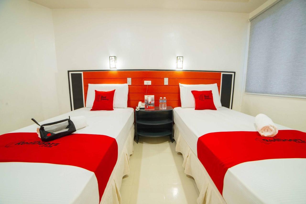 Reddoorz Plus Near San Pedro Cathedral Davao City Esterno foto